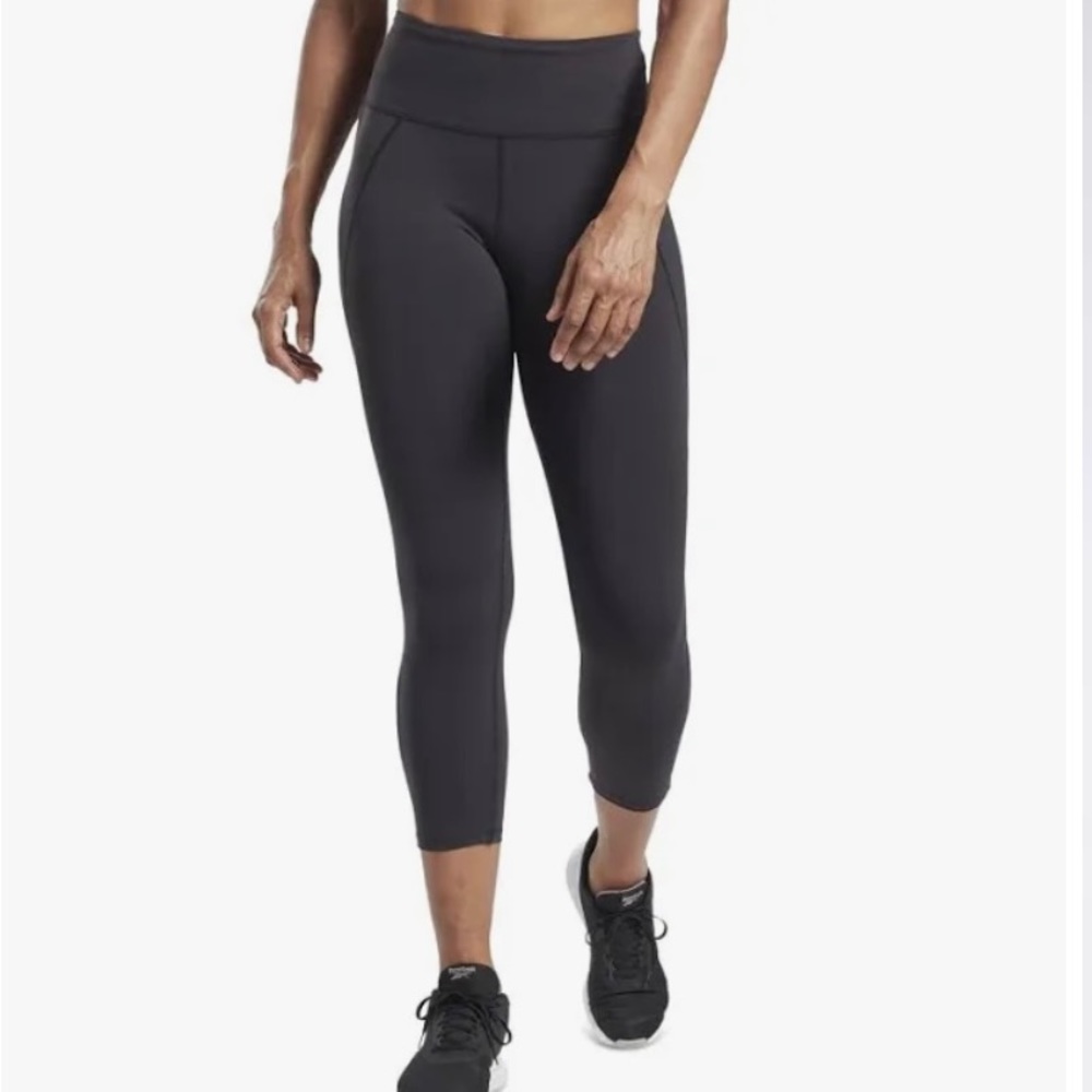 Reeboks‎ women’s performance, 3/4 leggings size extra, large black